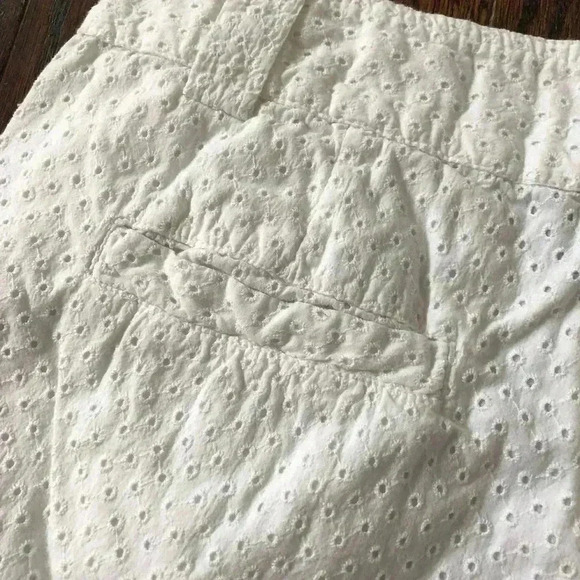 French Connection Women’s Size 4 White Eyelet Side-Button Shorts - Picture 6 of 11